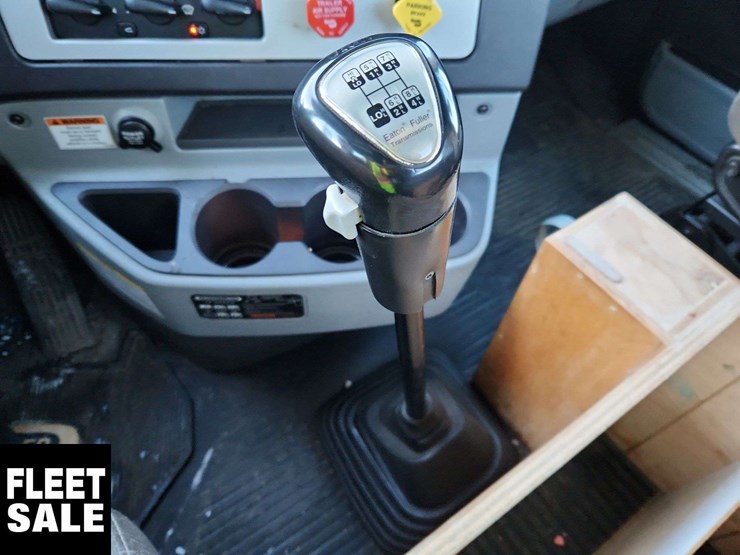 2011-freightliner-coronado-122-sd-image-21