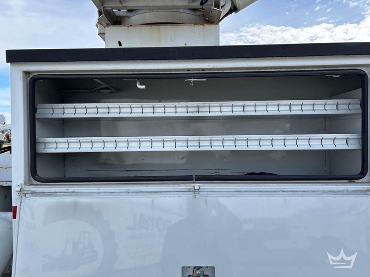 2007-international-derrick-digger-truck-image-30