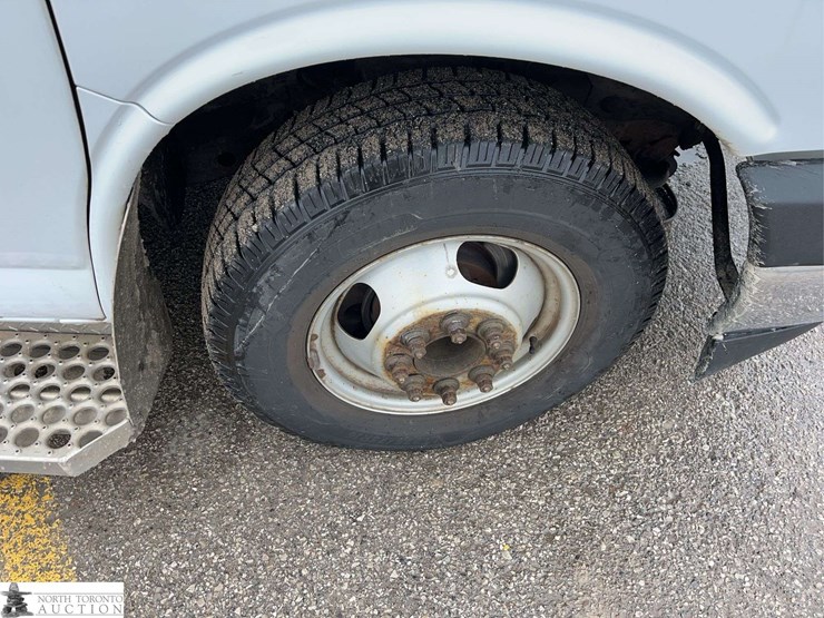 2017-chevrolet-express-g3500-image-9