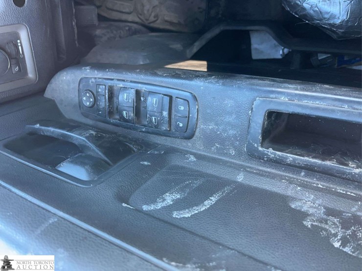 2012-dodge-2500-image-23