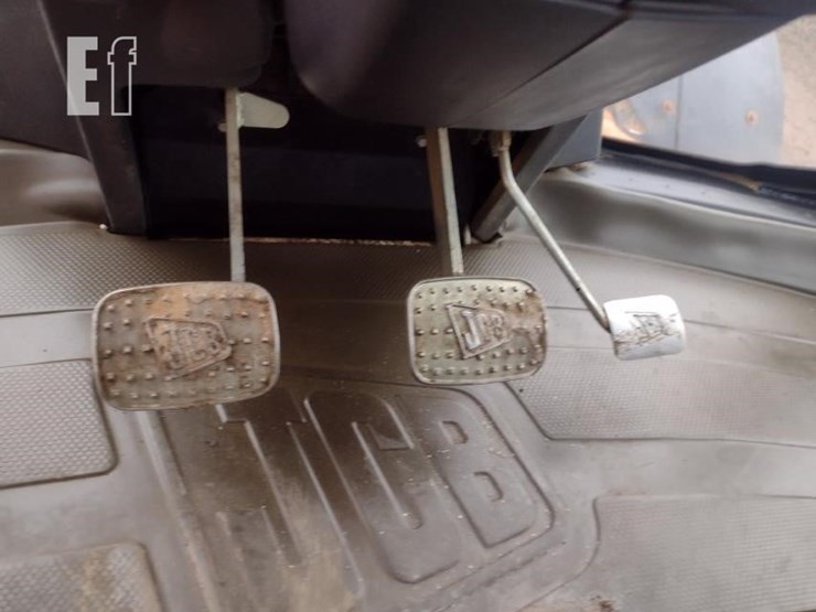 jcb-fastrac-8250-image-13