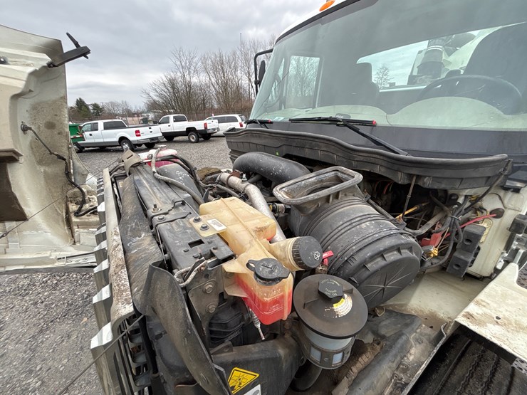 2009-international-7400-image-15