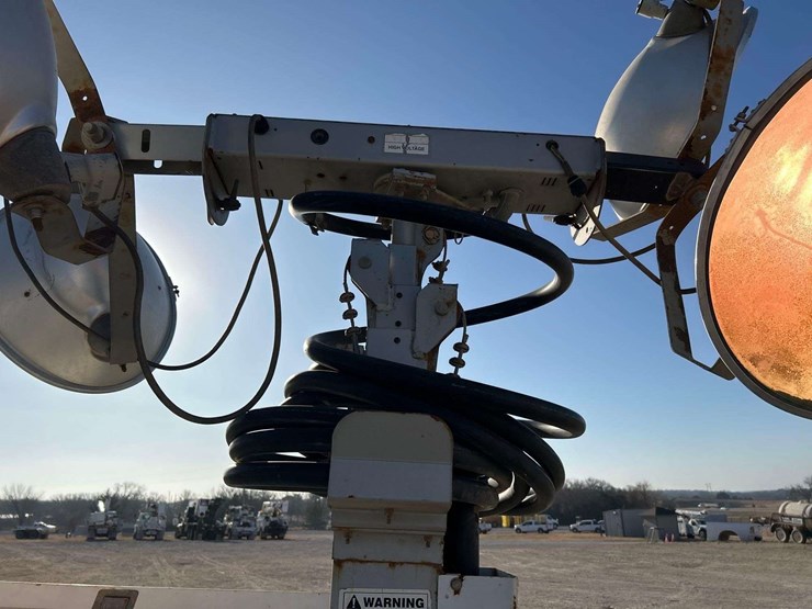 light-tower-image-13