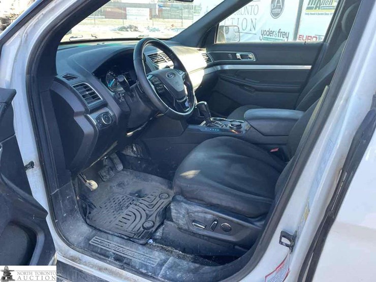 2017-ford-explorer-image-22