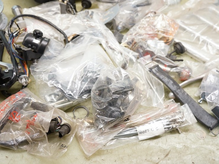 kawasaki-miscellaneous-parts-lot-image-3