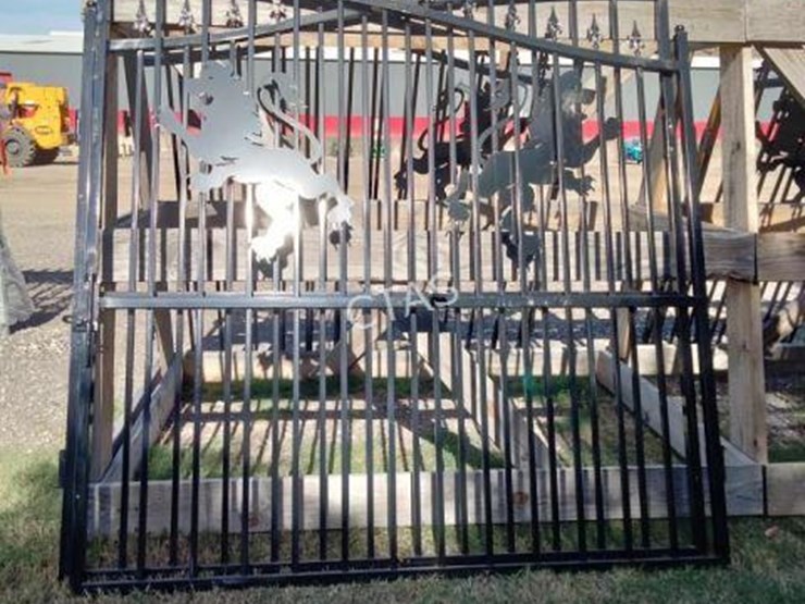 #17-•-bi-parting-iron-gate-w/-lion-motif---4.2m-image-1