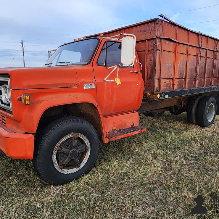 1976 GMC C6500 S/A Grain Truck