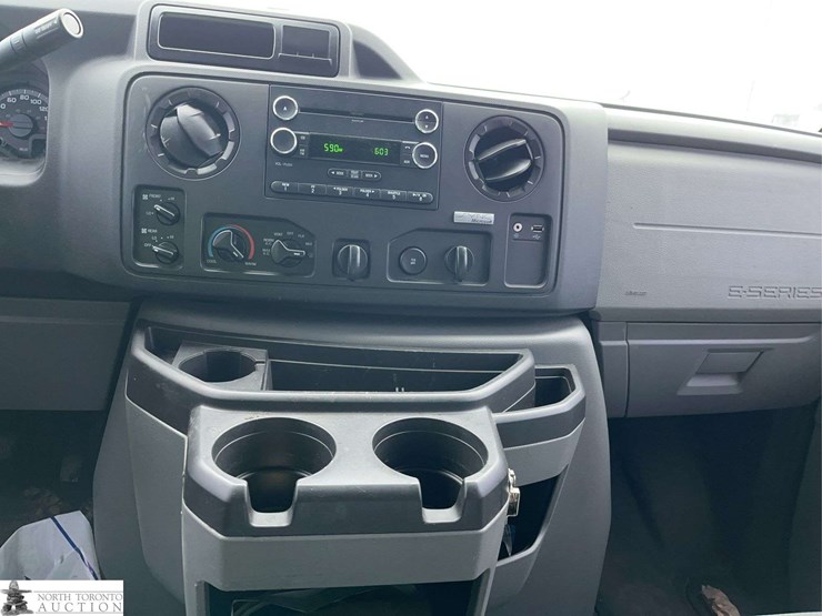 2014-ford-cargo-image-16