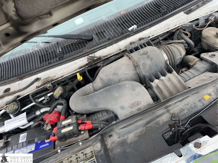 2011-ford-cargo-image-11