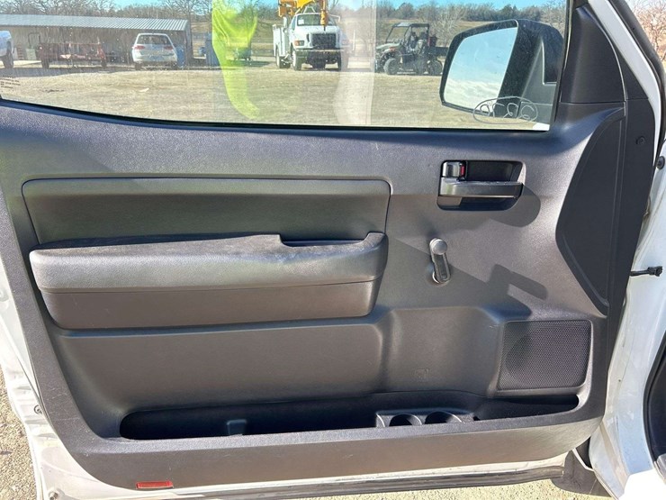 2014-toyota-tundra-image-11