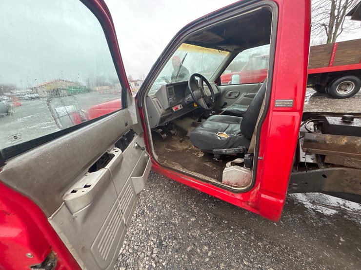 #1104-•-1992-chevrolet-c3500-w/-8ft-dump-image-19