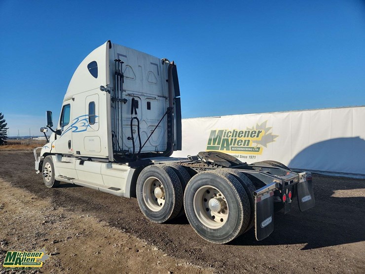2009-freightliner-cascadia-t/a-sleeper-tractor-image-3