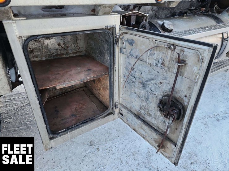 2011-freightliner-coronado-122-sd-image-31