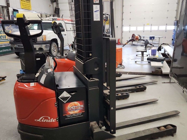 linde-electric-forklift-with-charger-non-operable-linde-ews40-4000-lbs-lbs-forklift-image-6