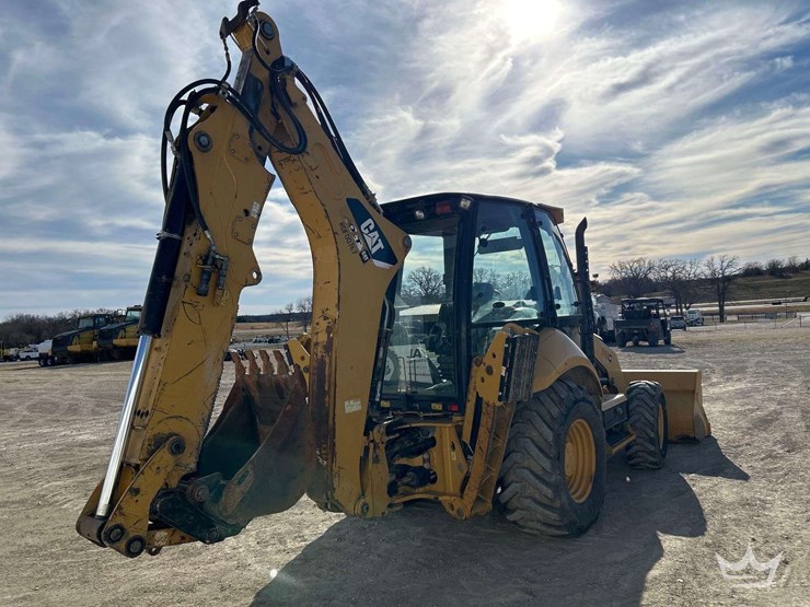 2015-caterpillar-backhoe-image-3