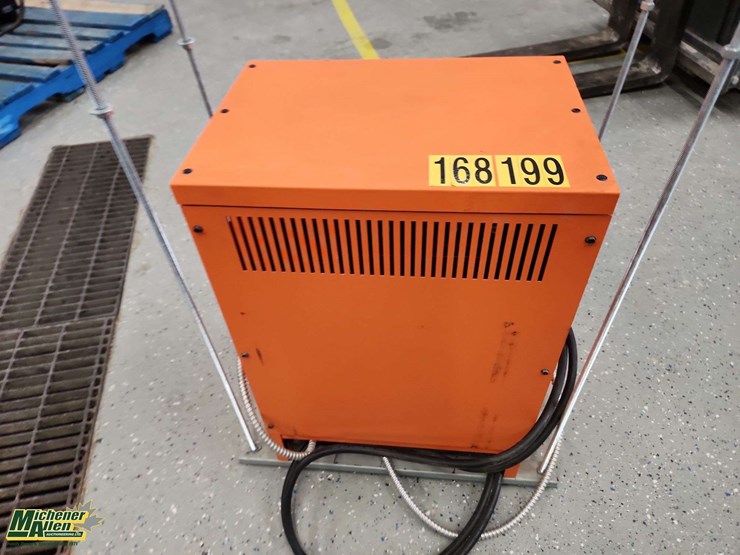 linde-electric-forklift-with-charger-non-operable-linde-ews40-4000-lbs-lbs-forklift-image-14