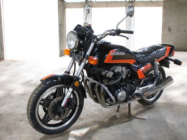 1982-honda-cb900f-motorcycle-image-5