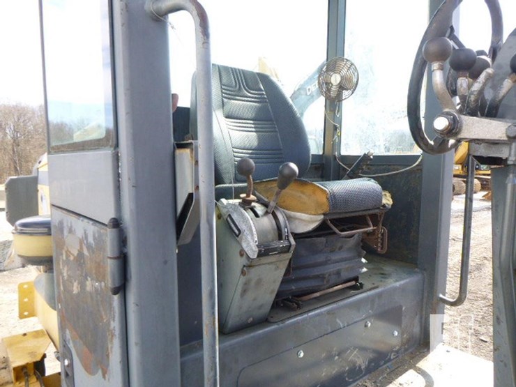 2004-volvo-g86-image-6