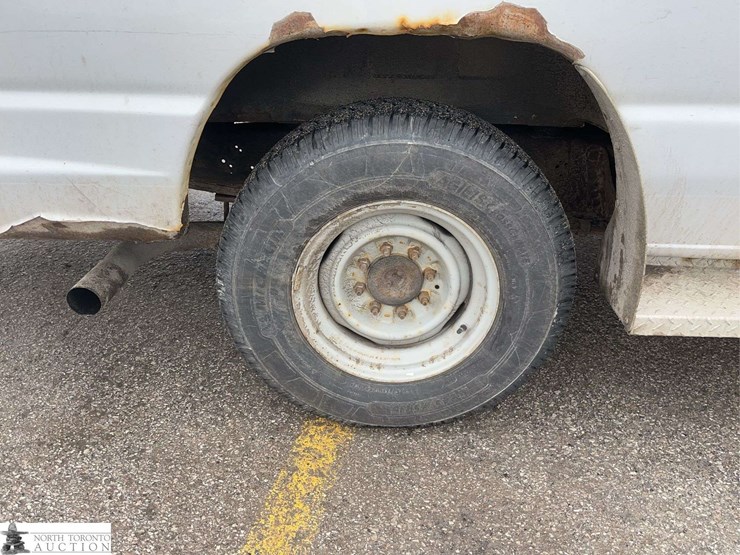 2014-ford-cargo-image-9