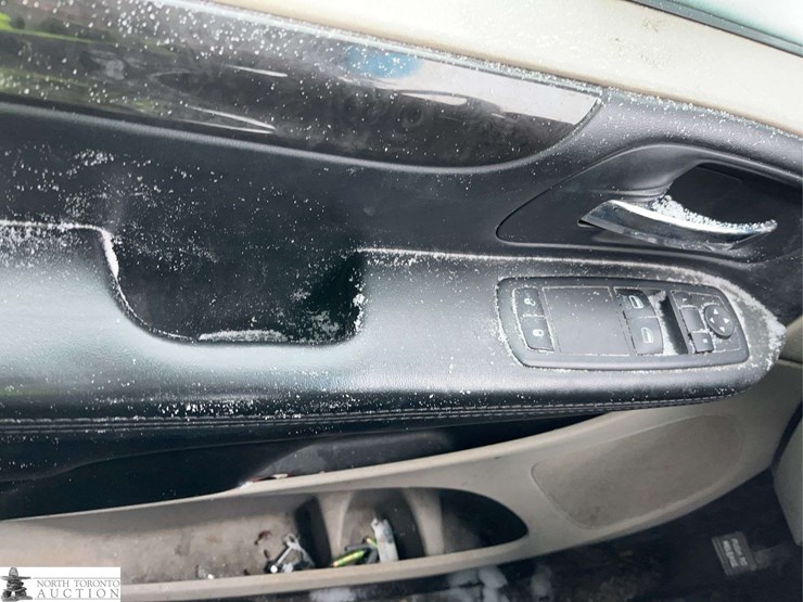 2015-ram-tradesman-image-19