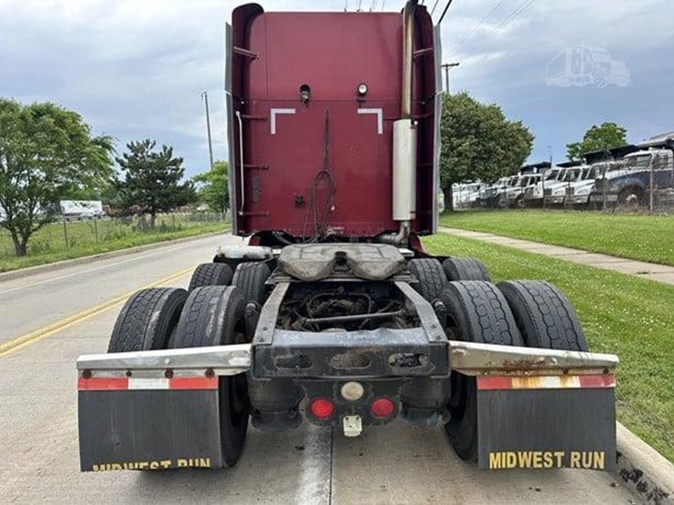 2004-freightliner-st120-truck-image-7