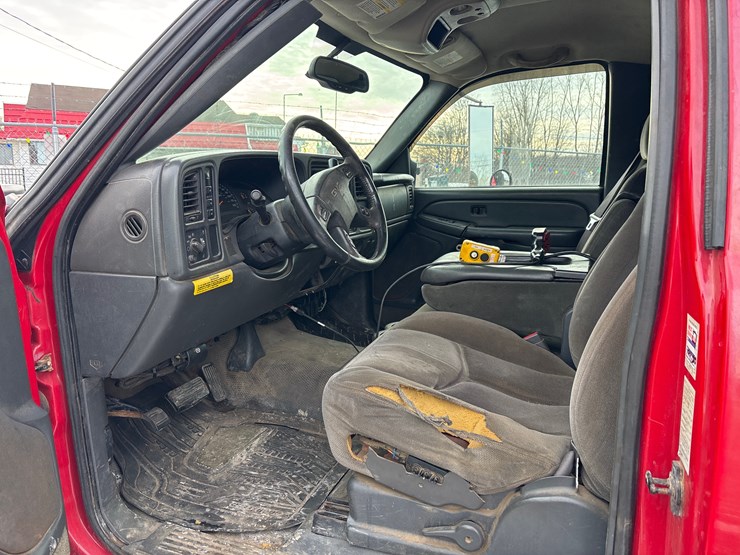 #1113-•-2004-gmc-sierra-pickup-truck-image-36