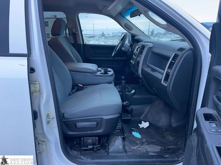 2015-dodge-2500-image-24