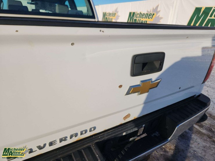 2015-chevrolet-silverado-2500hd-image-43