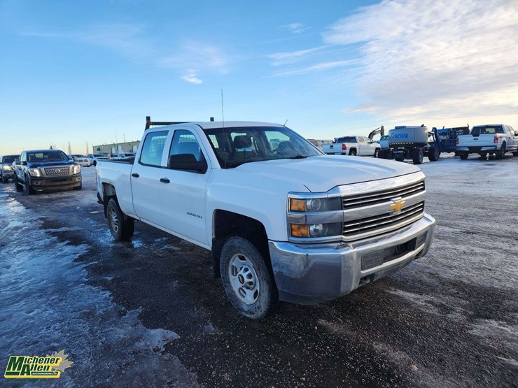 2015-chevrolet-silverado-2500hd-image-2