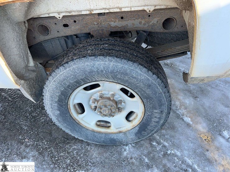 2015-chevrolet-silverado-2500hd-image-13