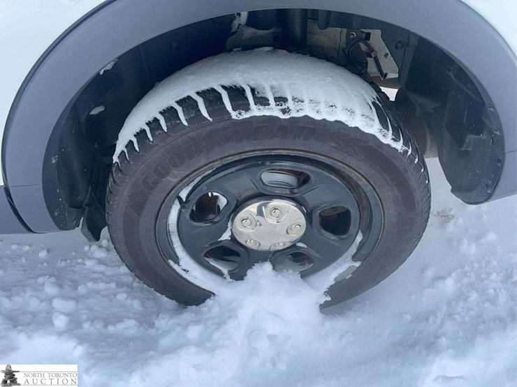 2018-ford-explorer-image-23