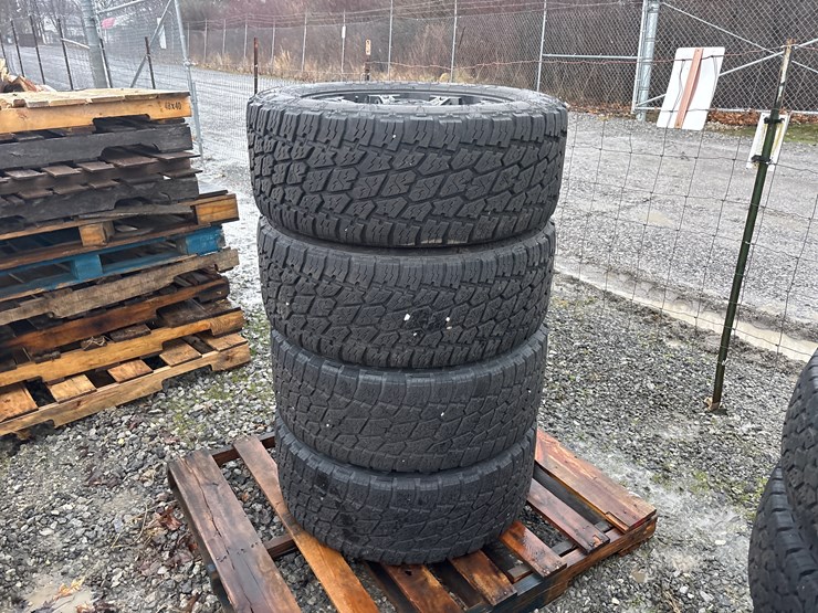 #6512-•-e1.-(4)-nitto-lt285/55r20-tires-on-rims-image-1