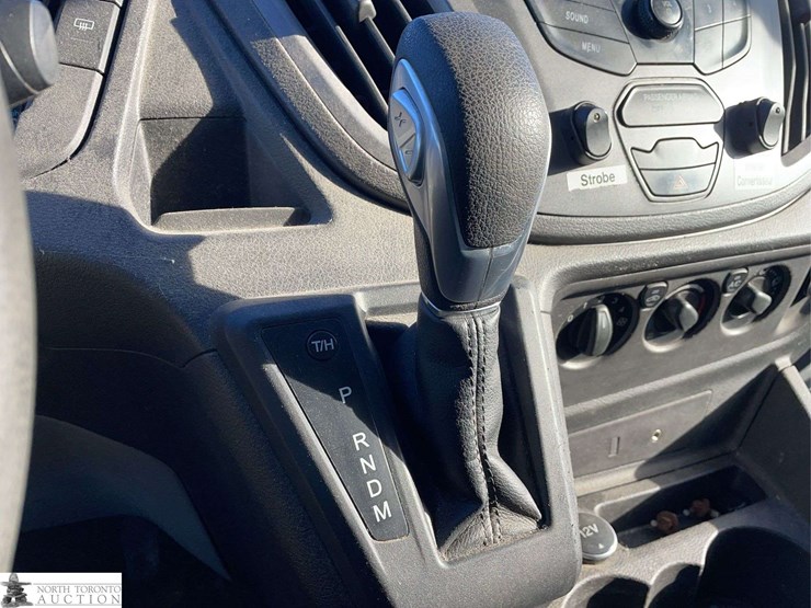 2016-ford-transit-image-16