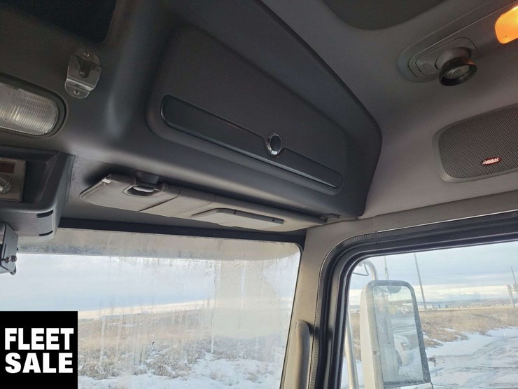 2016-peterbilt-389-image-26