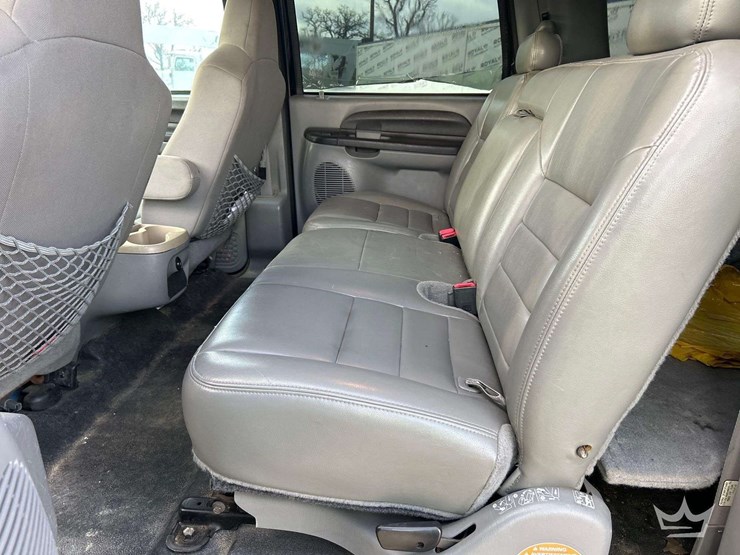 2005-ford-excursion-image-19