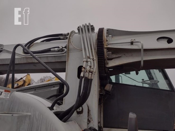 2005-gradall-xl3300-image-32