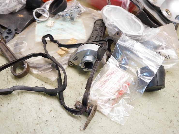 kawasaki-miscellaneous-parts-lot-image-2