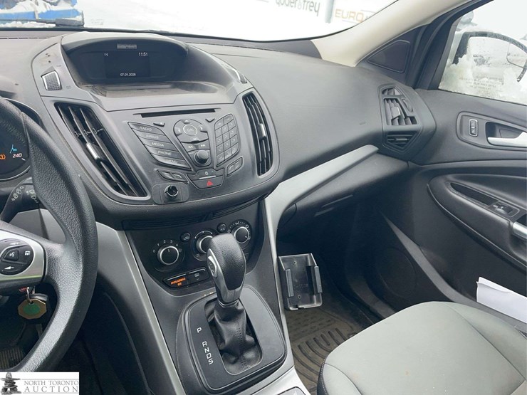 2015-ford-escape-image-17