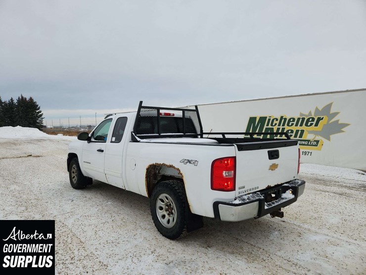 2011-chevrolet-silverado-1500-lt-image-3