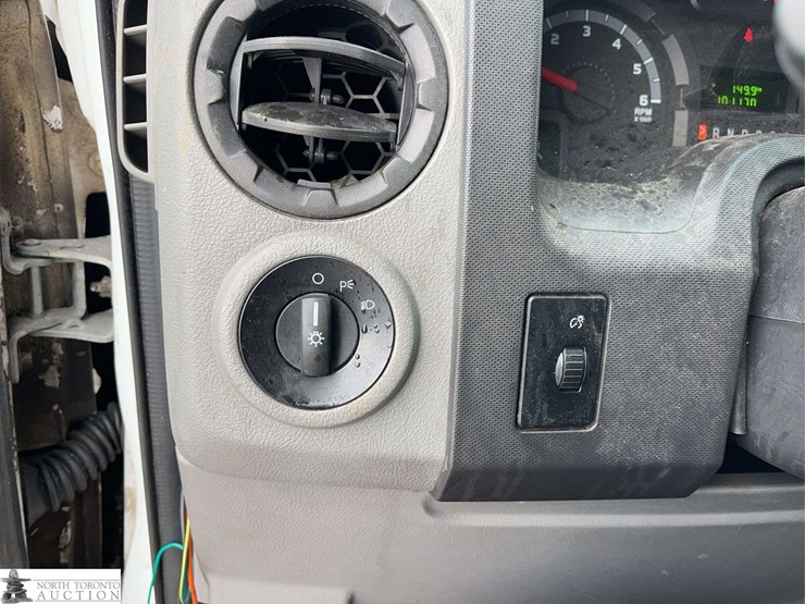 2013-ford-e350-image-21