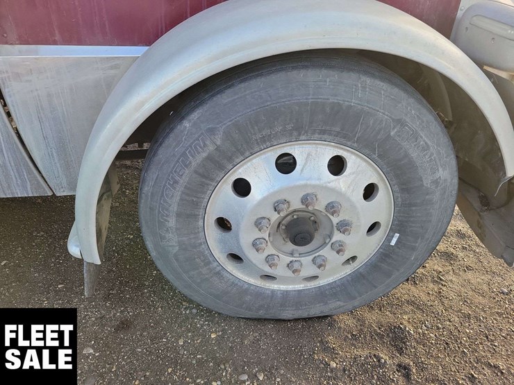 2016-peterbilt-389-image-13