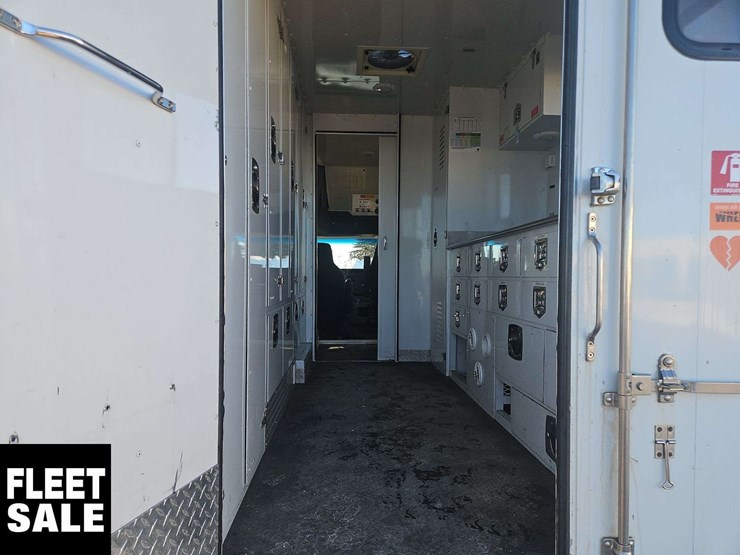 2012-ford-e-series-s/a-service-cube-van-image-16