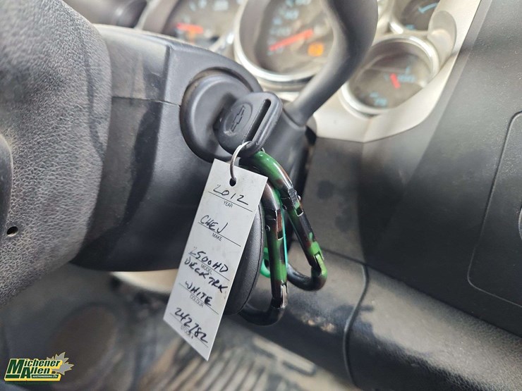 2012-chevrolet-silverado-2500hd-image-25