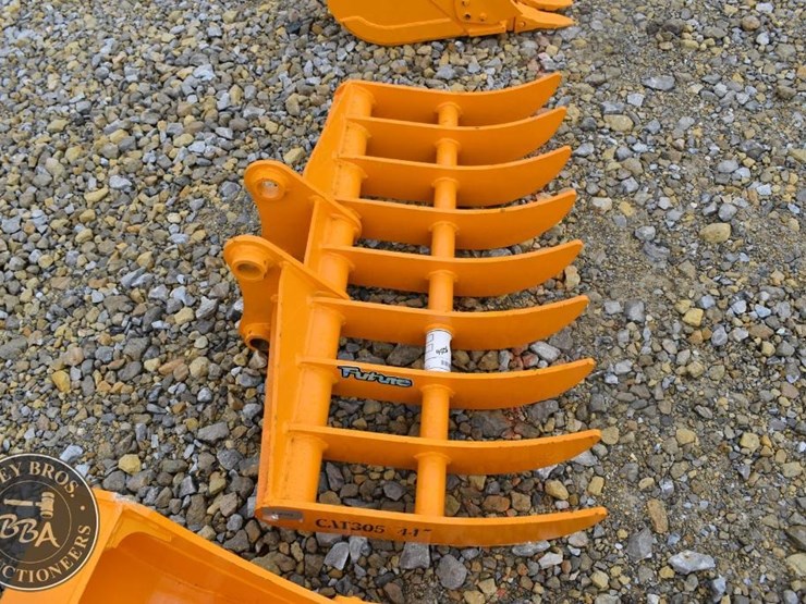 caterpillar-305-image-2