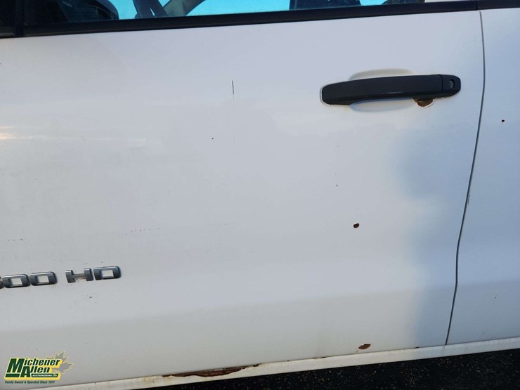 2015-chevrolet-silverado-2500hd-image-34