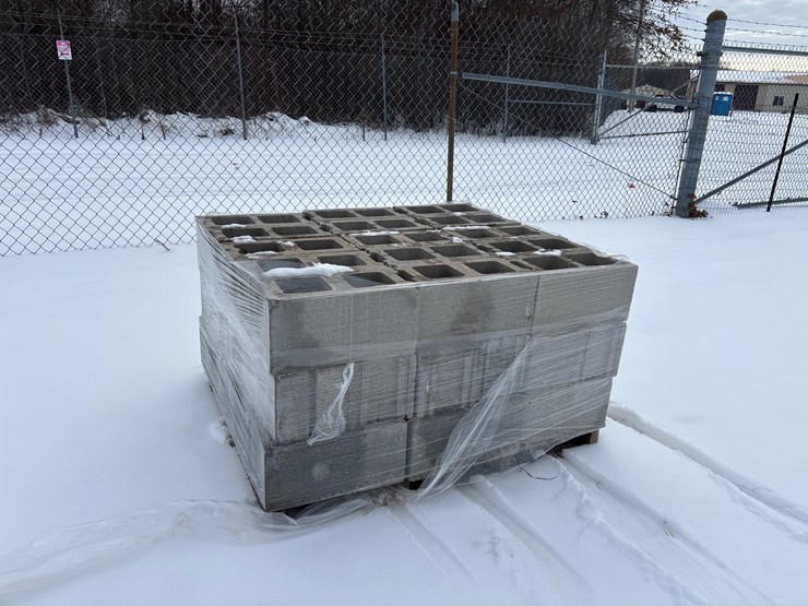 #6500-•-e1.-new-pallet-of-cinder-block-image-1