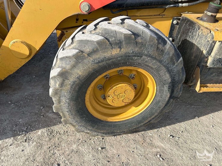 2015-caterpillar-backhoe-image-33