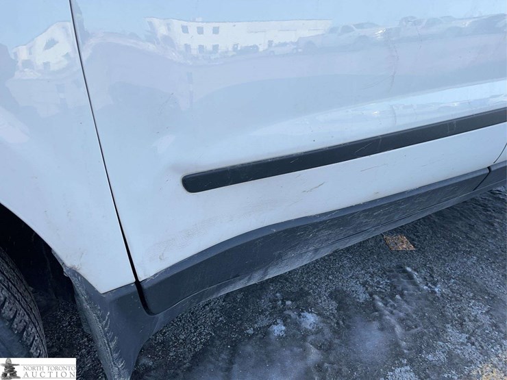 2013-chevrolet-traverse-image-33