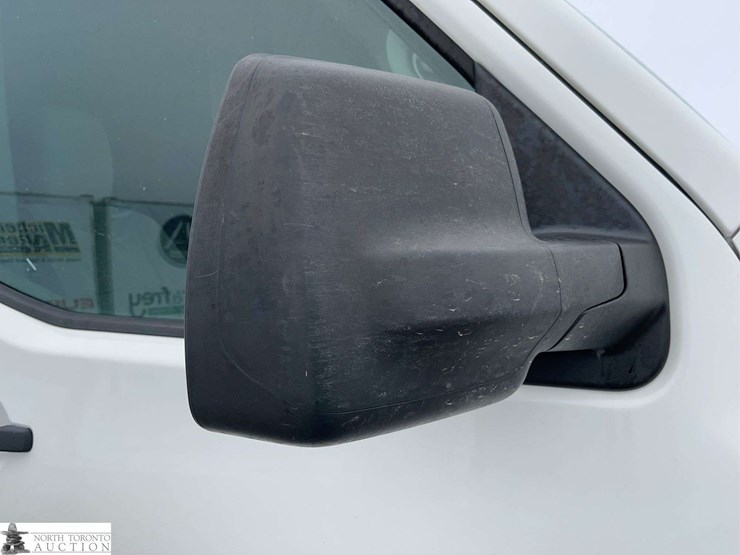 2012-nissan-nv2500hd-image-34