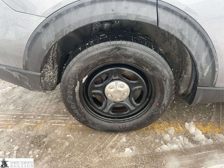 2020-ford-explorer-police-interceptor-image-23